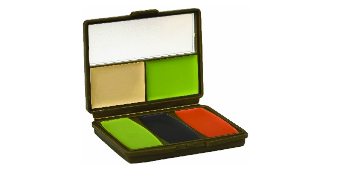 <br />CAMOUFLAGE MAKE-UP